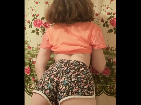❤️ Sexy jonge babe dy't har koarte broek op 'e kamera útstrielet ️ Seksfideo op fy.porngifer.ru ❌️