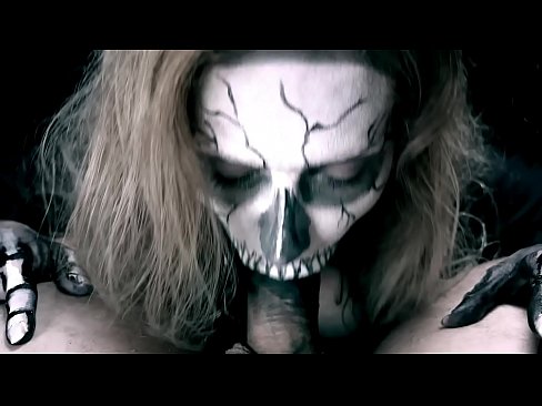❤️ Demon famke sûgje hoanne mei har swarte mûle en slikken cum. ️ Seksfideo op fy.porngifer.ru ❌️