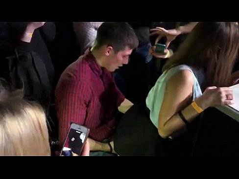 ❤️ Echte seks yn in Russyske nachtclub. 18-jierrich Russysk famke yn 'e anus en fagina neukt yn in nachtclub ️ Seksfideo op fy.porngifer.ru ❌️